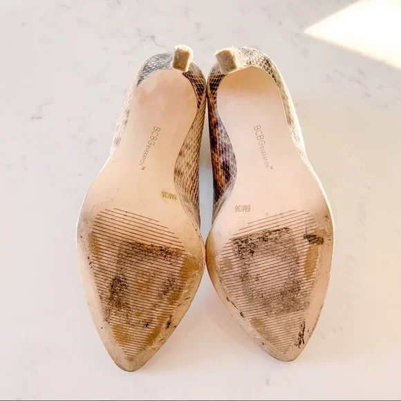 BCBG BCBGeneration Snake Zipper Back Heel Pump 6 - Picture 3 of 7